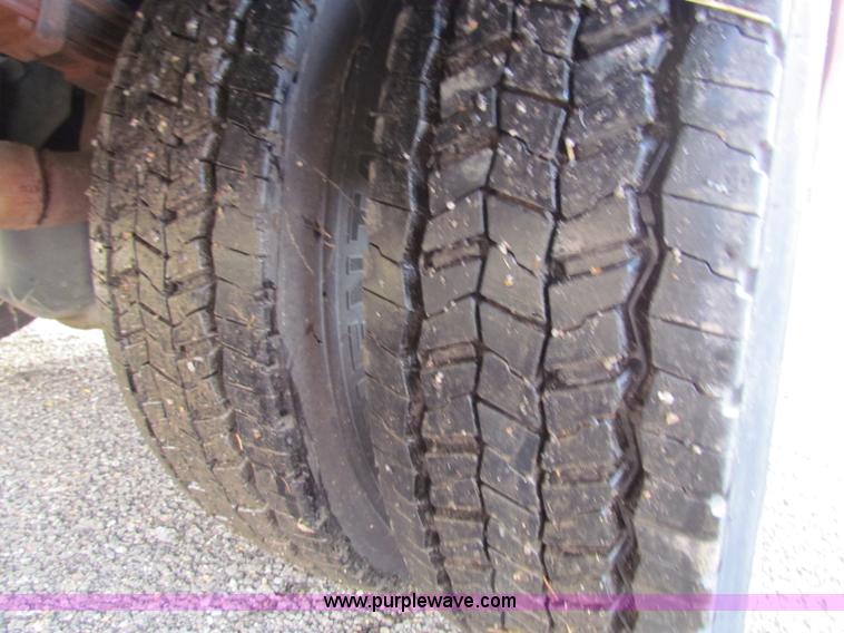 image for item A2794 2002 Ford F550 Super Duty crew cab pickup truck