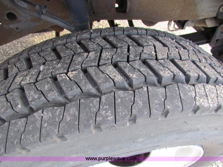 image for item A2794 2002 Ford F550 Super Duty crew cab pickup truck