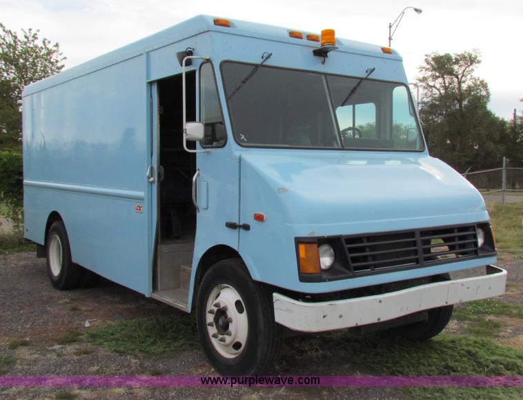 image for item A3533 2001 Freightliner MT55 walk-in van