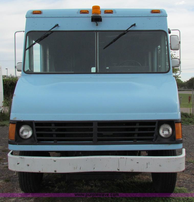 image for item A3533 2001 Freightliner MT55 walk-in van