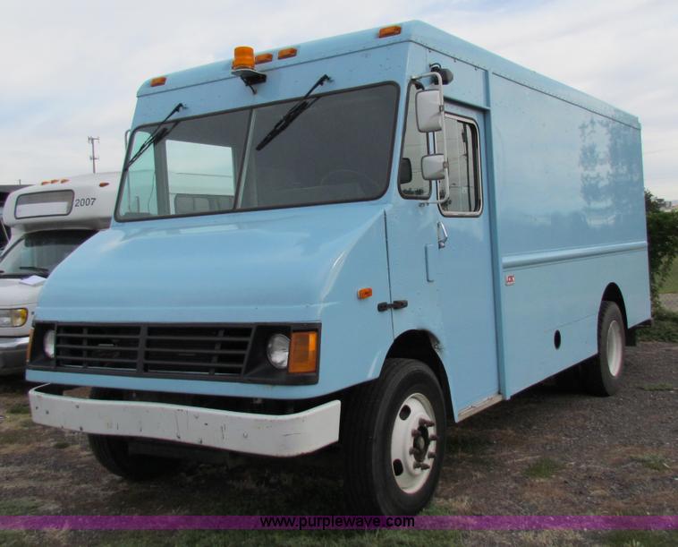 image for item A3533 2001 Freightliner MT55 walk-in van