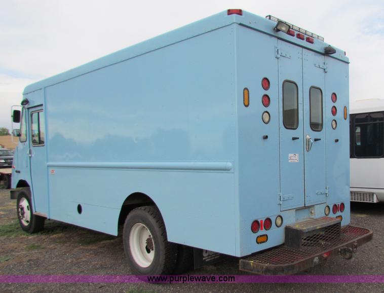 image for item A3533 2001 Freightliner MT55 walk-in van