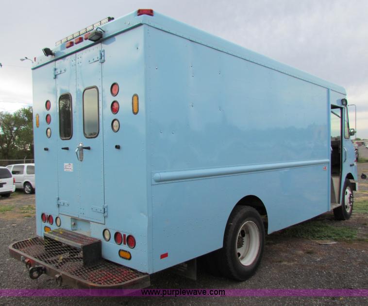 image for item A3533 2001 Freightliner MT55 walk-in van
