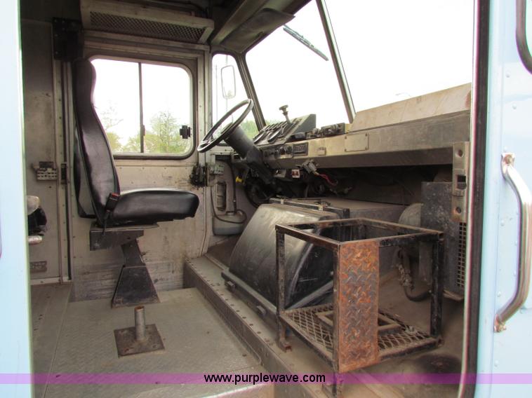 image for item A3533 2001 Freightliner MT55 walk-in van