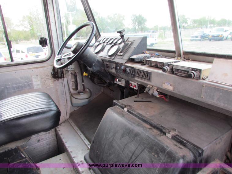 image for item A3533 2001 Freightliner MT55 walk-in van