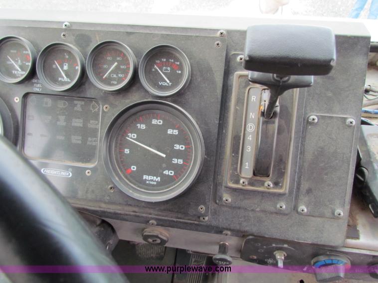 image for item A3533 2001 Freightliner MT55 walk-in van