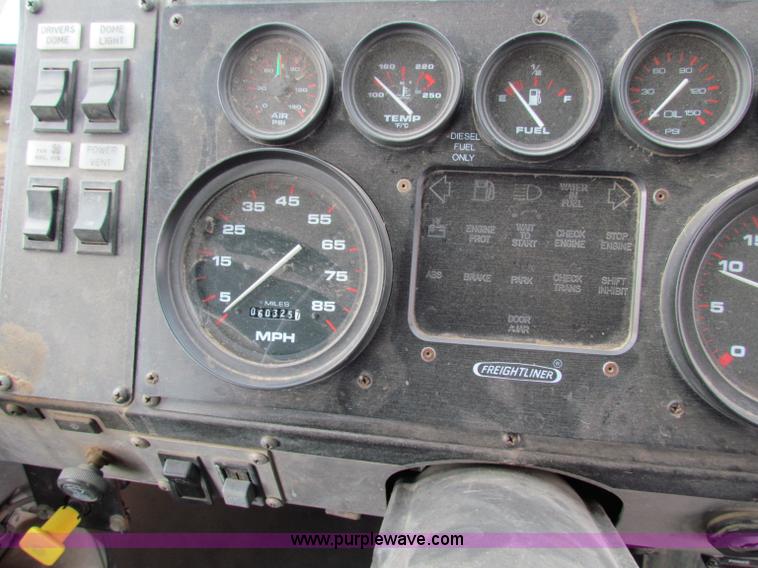 image for item A3533 2001 Freightliner MT55 walk-in van