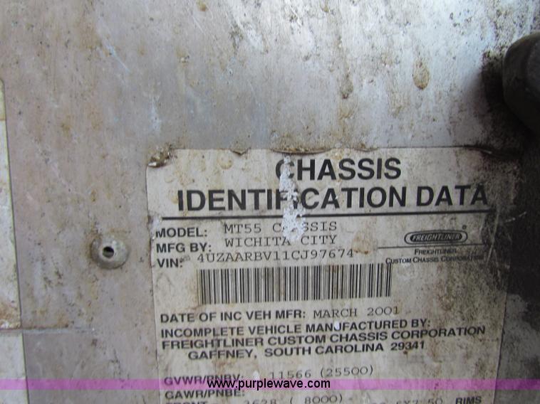 image for item A3533 2001 Freightliner MT55 walk-in van