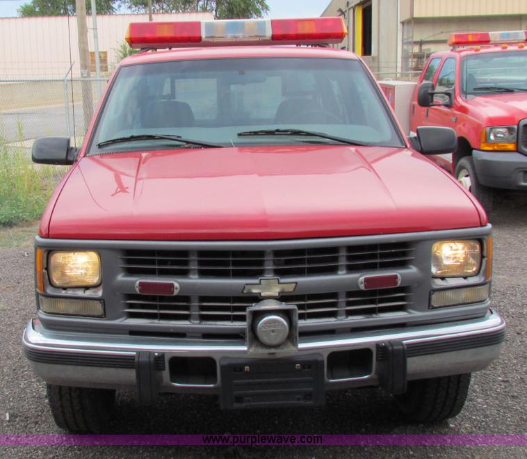 image for item A3534 1999 Chevrolet C2500 suburban