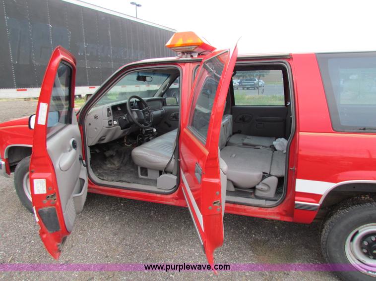 image for item A3534 1999 Chevrolet C2500 suburban