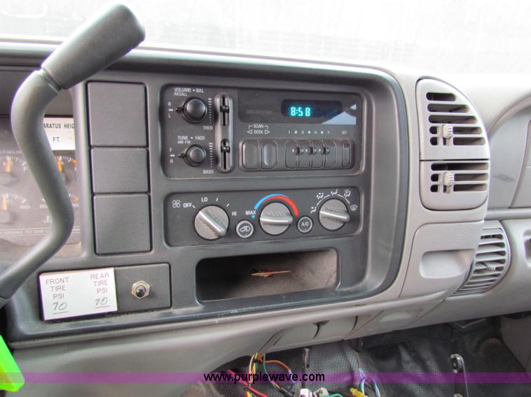 image for item A3534 1999 Chevrolet C2500 suburban