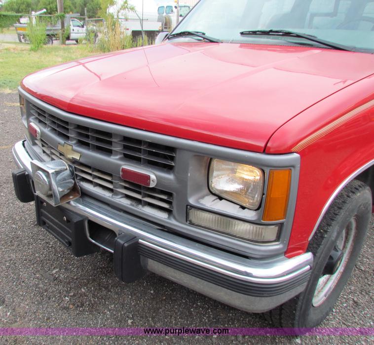 image for item A3534 1999 Chevrolet C2500 suburban