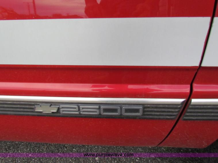 image for item A3534 1999 Chevrolet C2500 suburban