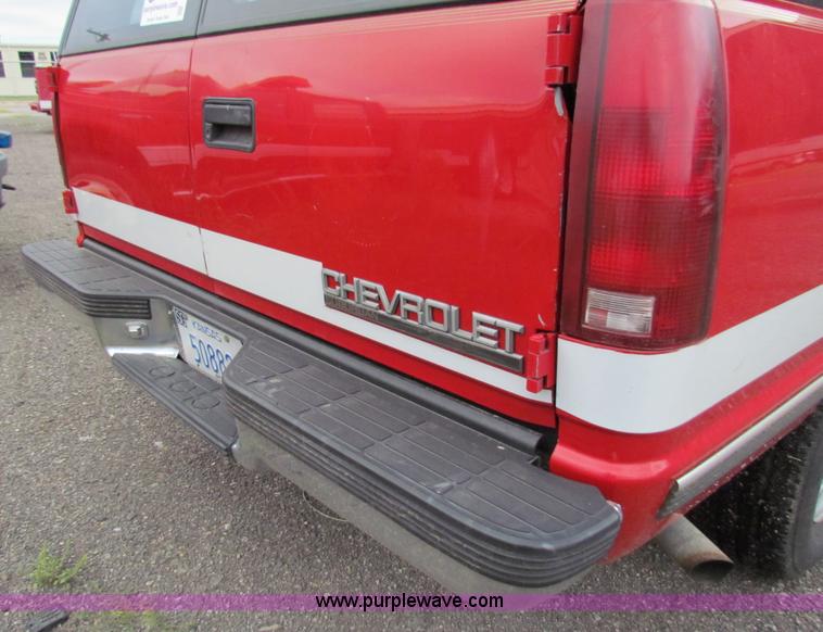 image for item A3534 1999 Chevrolet C2500 suburban