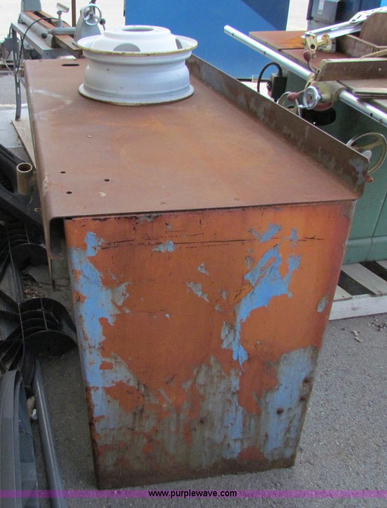 image for item D9033 Assorted shop equipment