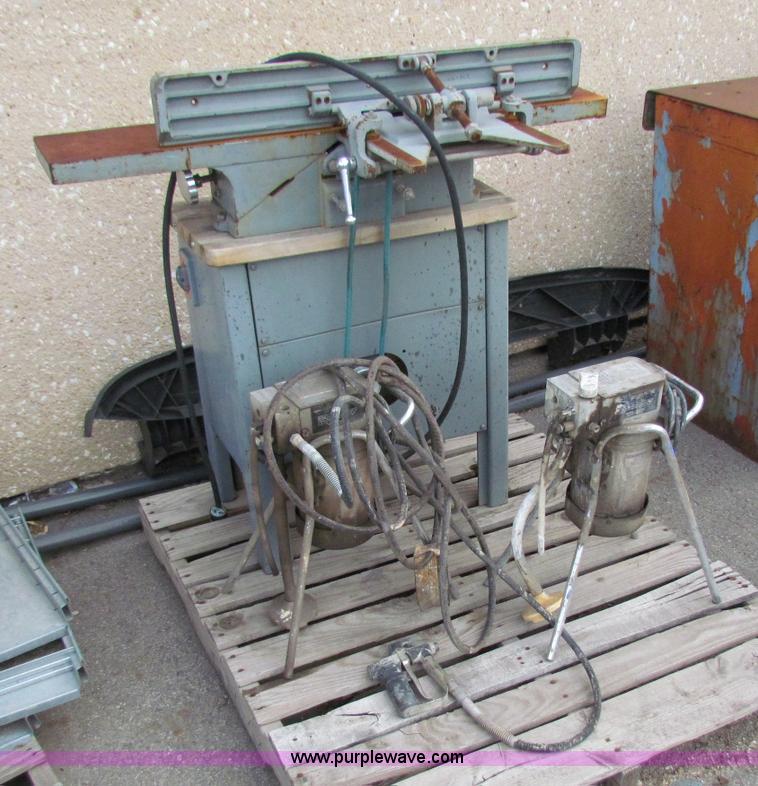 image for item D9033 Assorted shop equipment