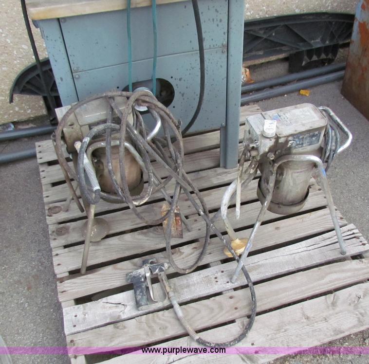 image for item D9033 Assorted shop equipment