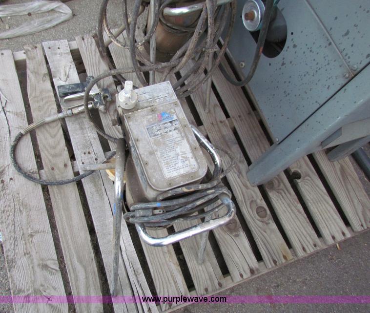 image for item D9033 Assorted shop equipment