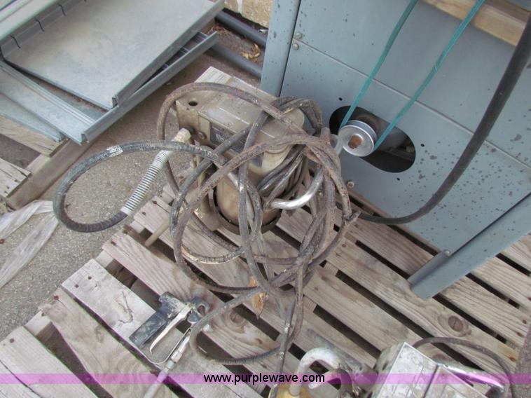 image for item D9033 Assorted shop equipment