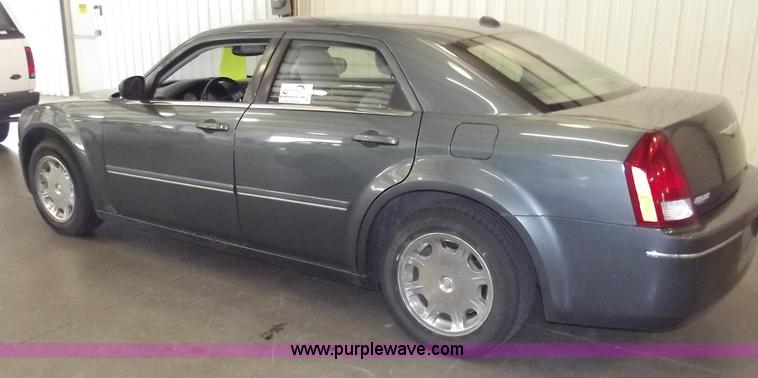 image for item A2272 2005 Chrysler 300