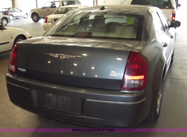 image for item A2272 2005 Chrysler 300