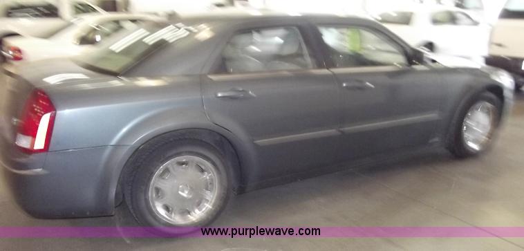 image for item A2272 2005 Chrysler 300