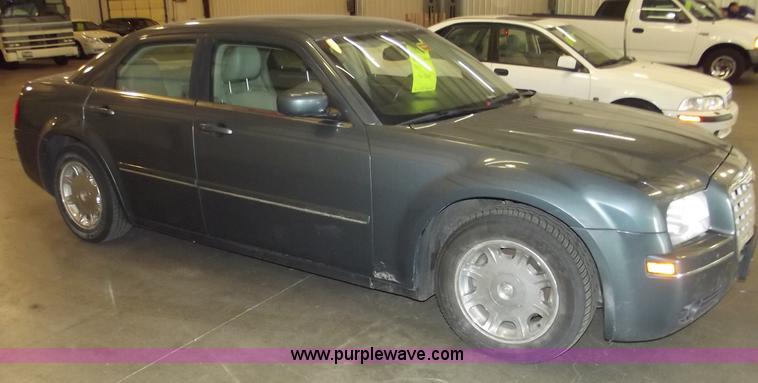 image for item A2272 2005 Chrysler 300
