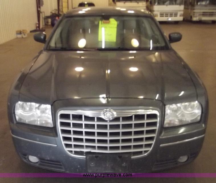 image for item A2272 2005 Chrysler 300