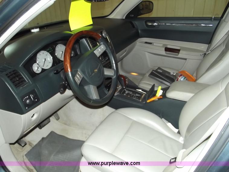 image for item A2272 2005 Chrysler 300