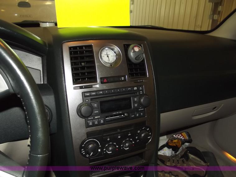 image for item A2272 2005 Chrysler 300