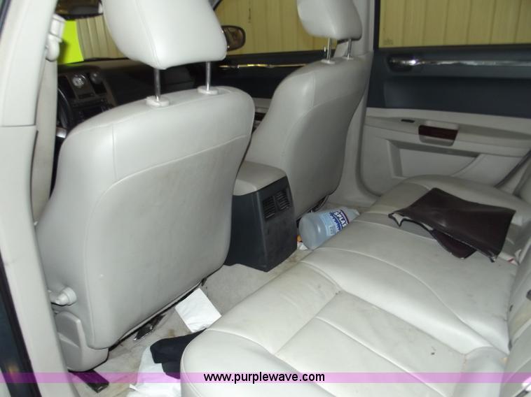 image for item A2272 2005 Chrysler 300