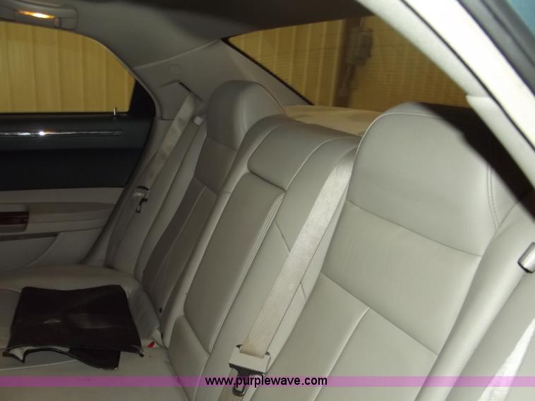 image for item A2272 2005 Chrysler 300