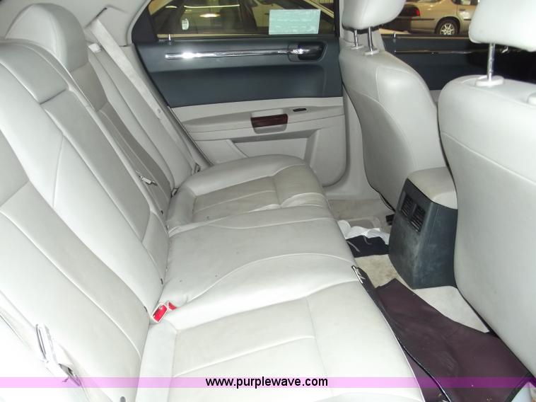 image for item A2272 2005 Chrysler 300