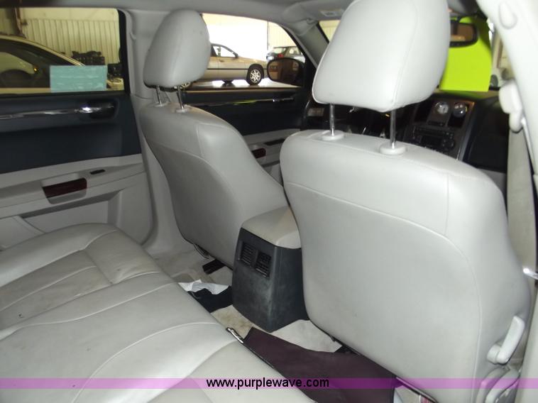 image for item A2272 2005 Chrysler 300