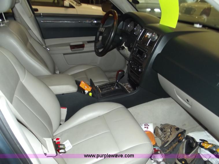 image for item A2272 2005 Chrysler 300