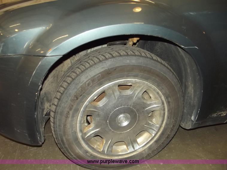 image for item A2272 2005 Chrysler 300