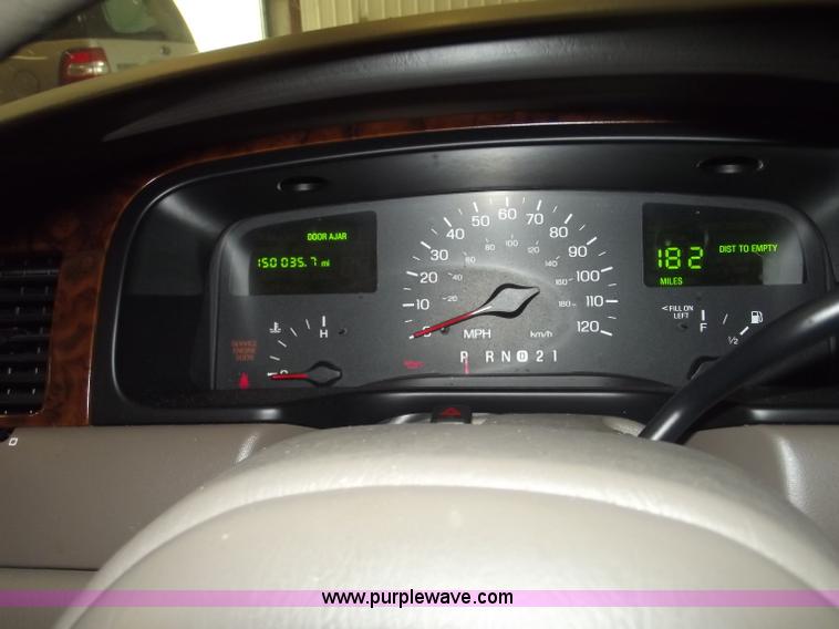 image for item A2274 1999 Lincoln Town Car Executive