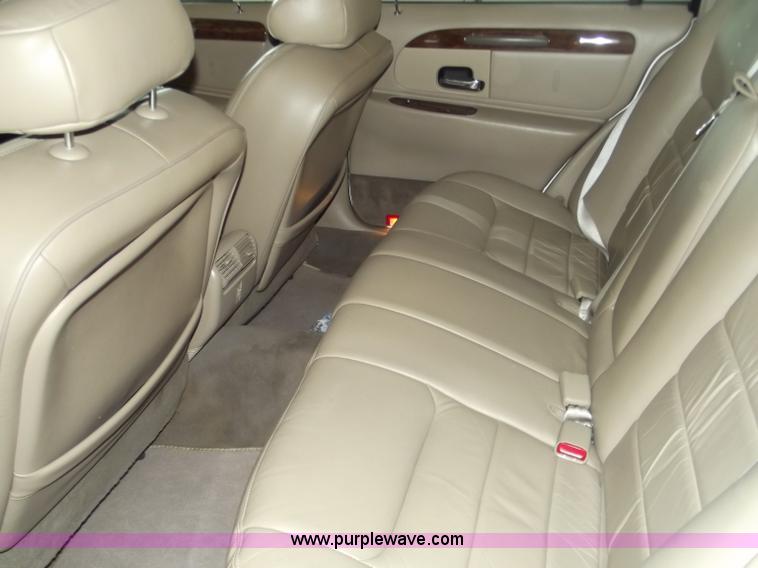 image for item A2274 1999 Lincoln Town Car Executive