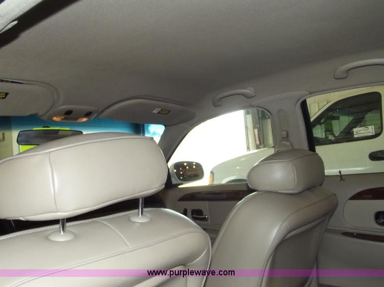 image for item A2274 1999 Lincoln Town Car Executive