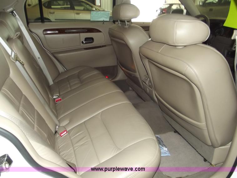 image for item A2274 1999 Lincoln Town Car Executive