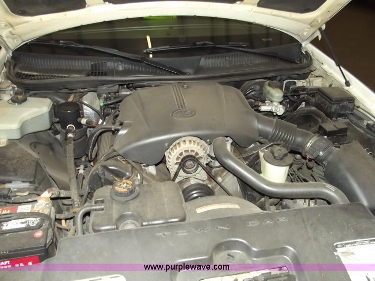 image for item A2274 1999 Lincoln Town Car Executive