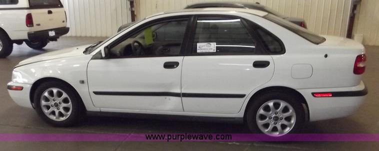 image for item A2275 2002 Volvo S40