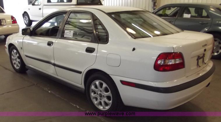 image for item A2275 2002 Volvo S40
