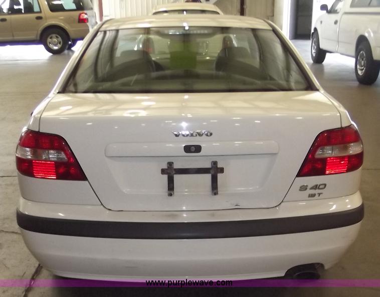 image for item A2275 2002 Volvo S40