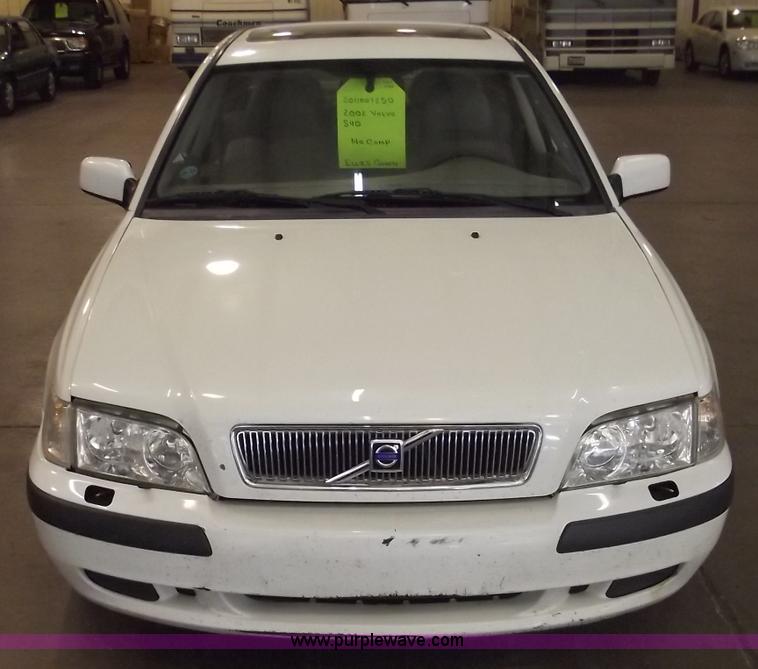 image for item A2275 2002 Volvo S40