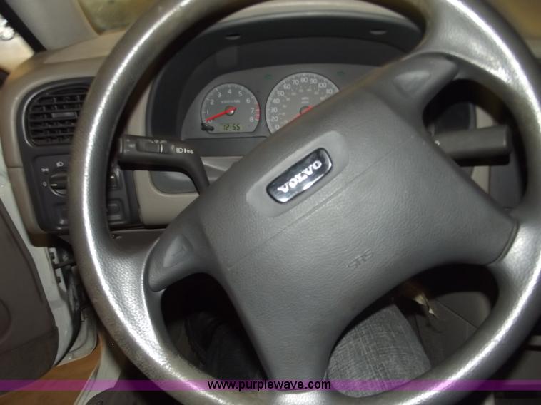 image for item A2275 2002 Volvo S40