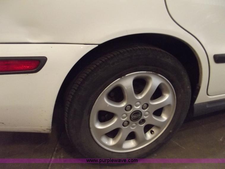 image for item A2275 2002 Volvo S40