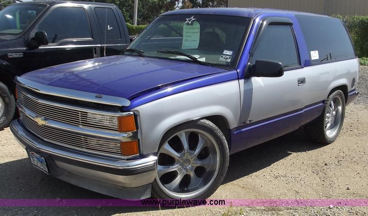 image for item A2281 1999 Chevrolet Tahoe SUV