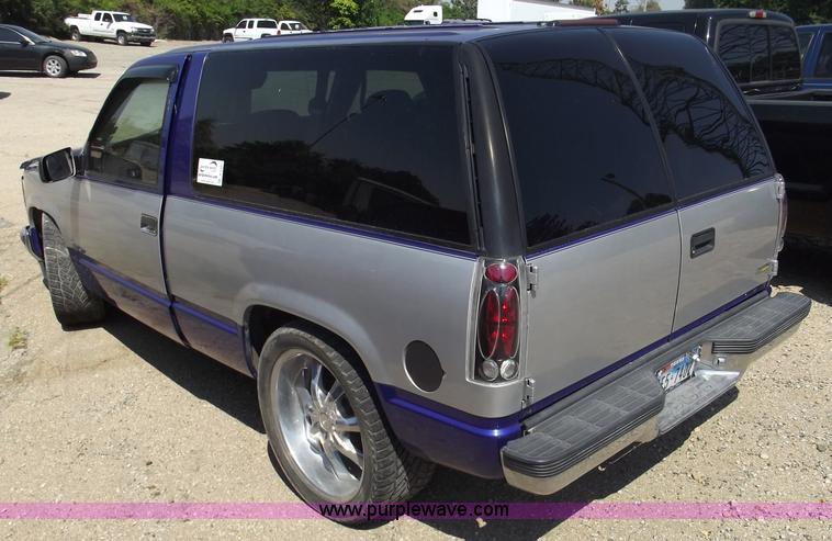 image for item A2281 1999 Chevrolet Tahoe SUV