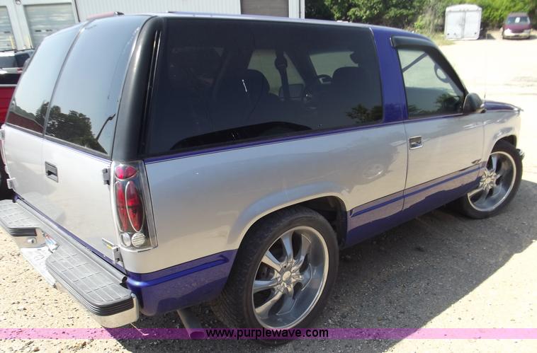 image for item A2281 1999 Chevrolet Tahoe SUV